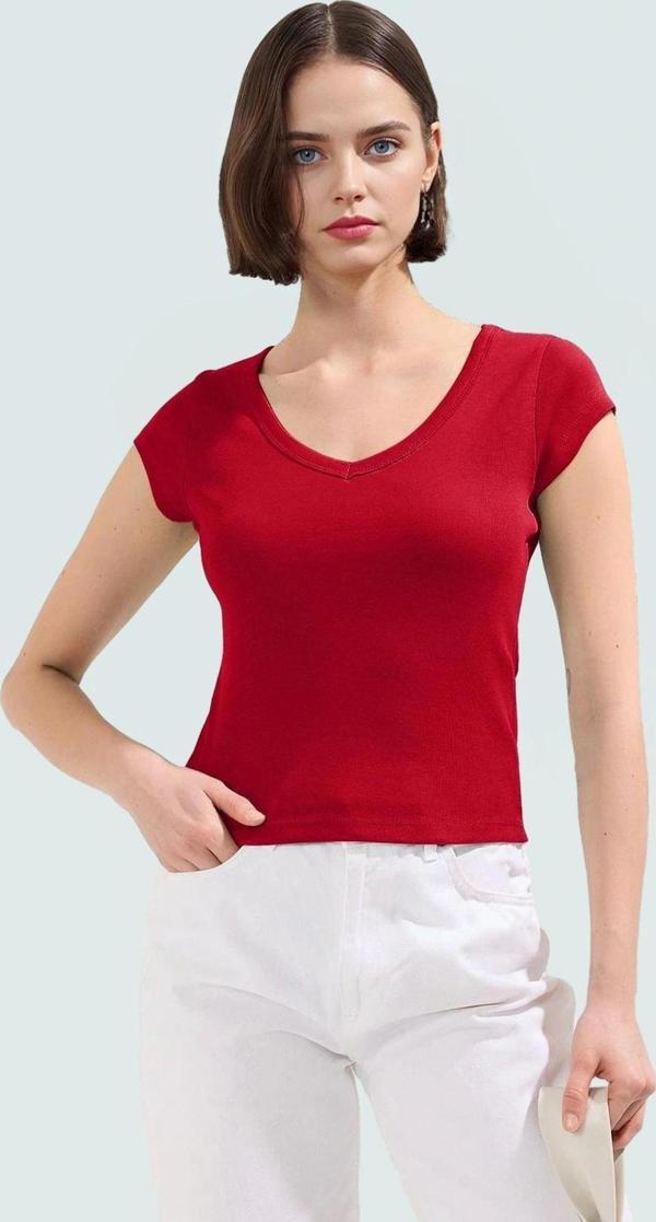 100 Pamuk V Yaka Fitted Bluz Rahatlık ve Şıklık Bir Arada Premium Kalite Profesyonel Görünüm - Image 1