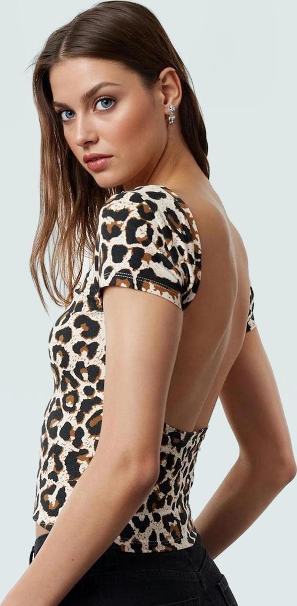 Yazlık Crop Bluz Leopar Desen Fitted Kalıp Mikro Likralı İnterlok Kumaş Zarifane Tasarım - Image 1