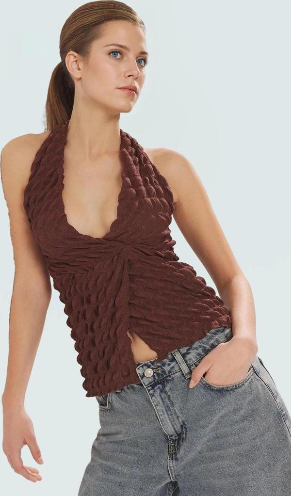 Yazlık Kolsuz Fitted Bluz Boyundan Bağlamalı Asimetrik Özel Tasarım Rahat Ve Şık - Image 1