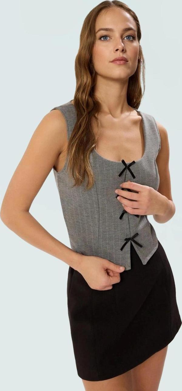 Kolsuz Bluz Yazlık Casual Fitted İnterlok Örme Kumaş Özenle Seçilmiş Kaliteli İşçilik - Image 1