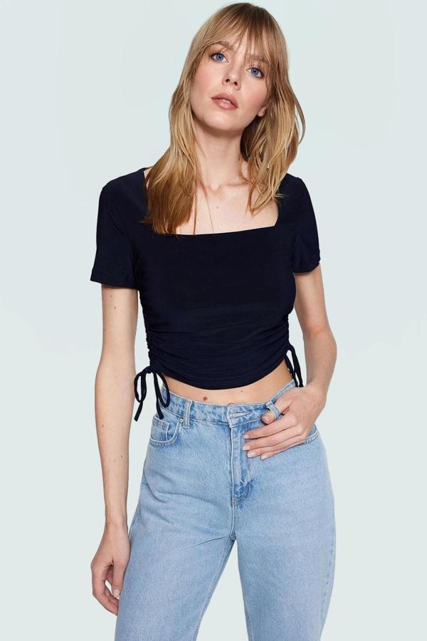 Fitted Vücuda Oturan Örme Bluz Kare Yaka Kısa Boy Günlük Konforlu Kesim Kaliteli İşçilik - Image 1