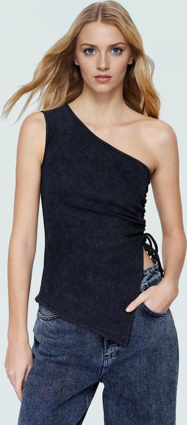 Eskitme Efektli Pamuklu Fitted Tek Omuzlu Bluz Yaz Koleksiyonu Modern Stil Şık Görünüm - Image 1