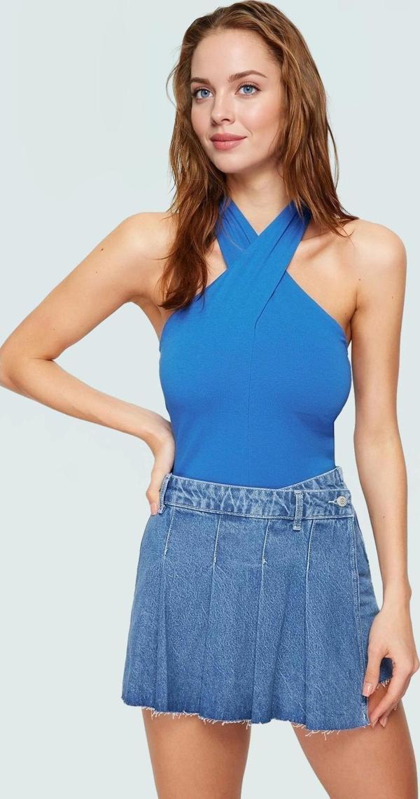 Kadın Yazlık Örme Bluz Boyundan Bağlamalı Fitted Kalıp %100 Pamuk Rahat Ve Şık - Image 1