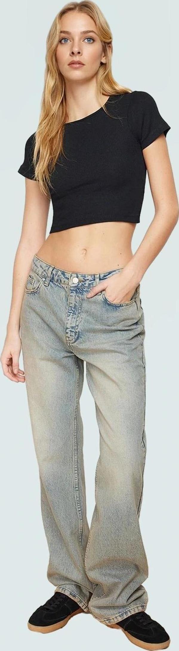 Fitted Crop Bluz Esnek Örme Bisiklet Yaka Rahat Yazlık Özel Tasarım Zarifane - Image 1