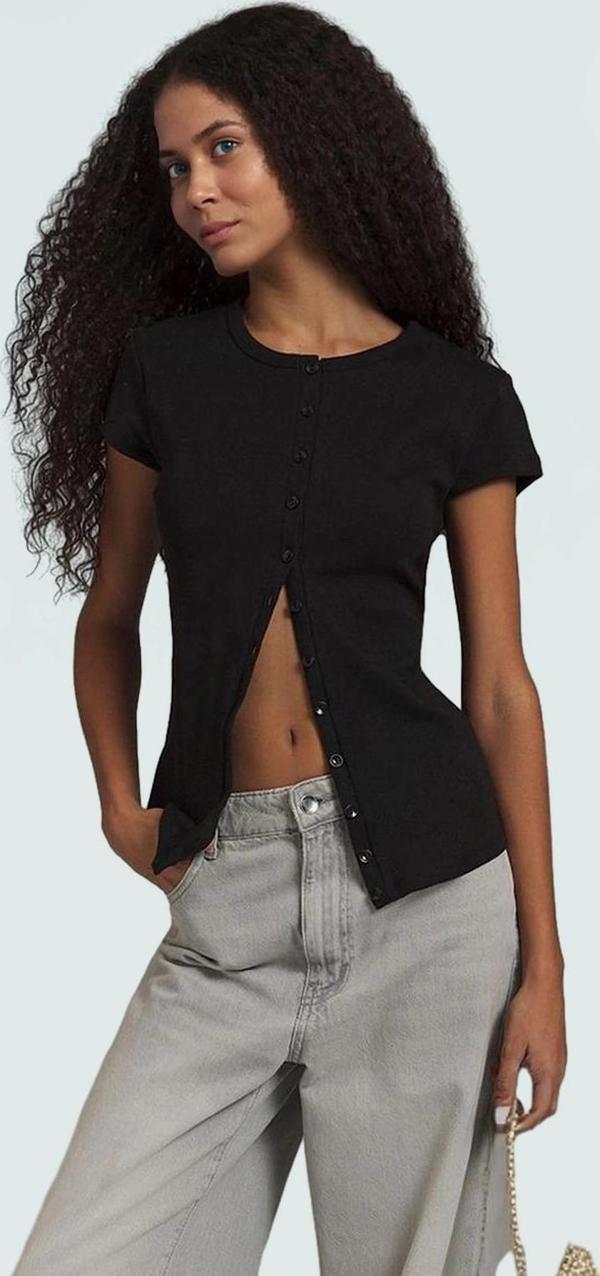 Yazlık Pamuklu Düğmeli Bluz Rahat ve Şık Bir Seçenek Konforlu Kesim Yüksek Kalite - Image 1