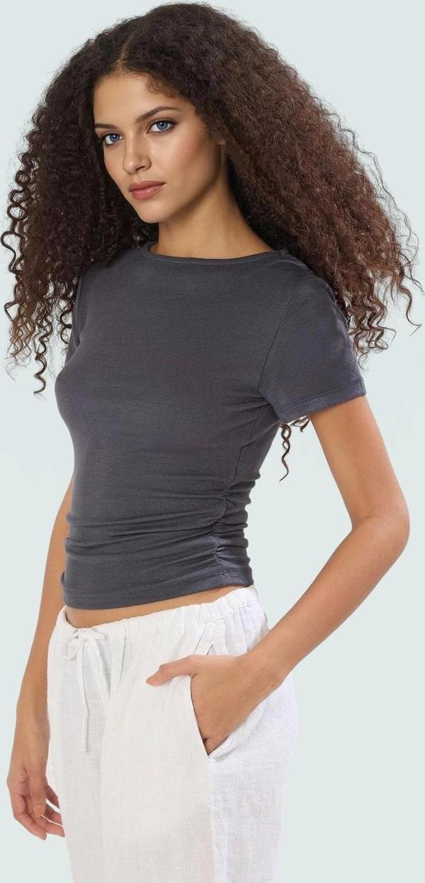 Viskoz Ribana Crop Bluz Büzgü Detaylı Fitted Kalıp Yazlık Uzun Ömürlü Premium Kalite - Image 1