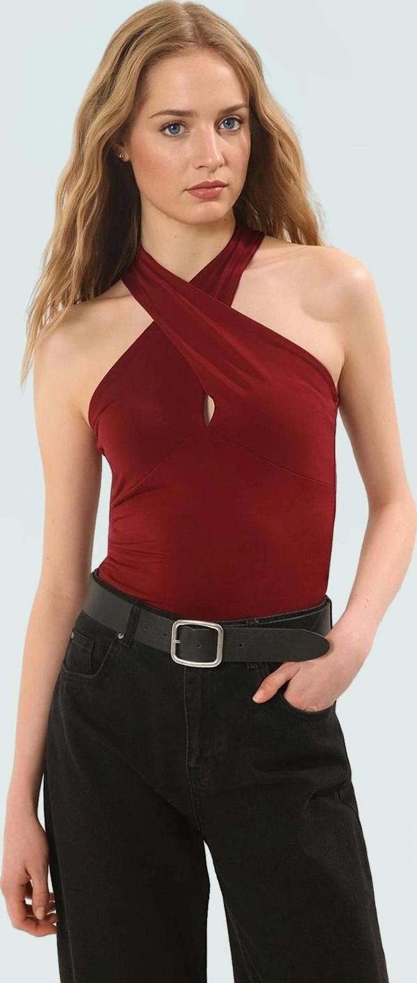 Boyundan Bağlamalı Kolsuz Bluz Polyester Elastan Kumaş Fitted Kalıp Şık Görünüm - Image 1