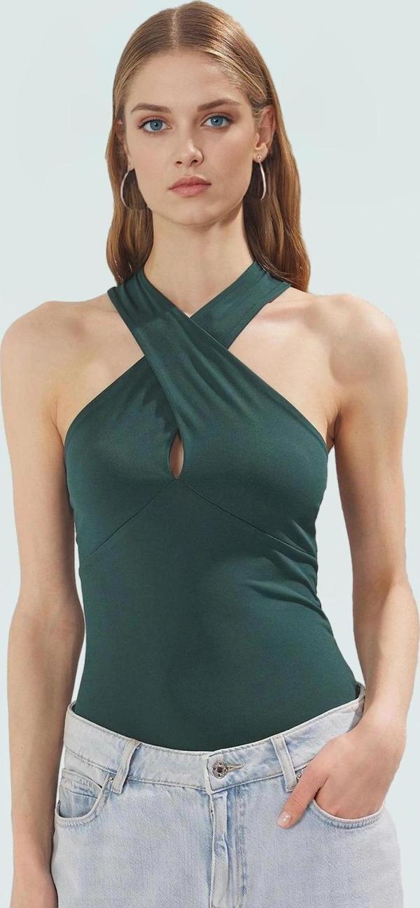 Boyundan Bağlamalı Kolsuz Bluz Polyester Elastan Kumaş Fitted Kalıp Şık Görünüm - Image 1