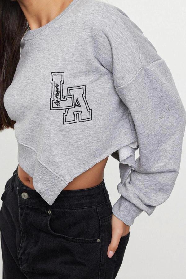 Tarz Oversize Bisiklet Yaka Düşük Kol Crop Geniş Kalıp Asimertik Crop Kalın Örme Sweatshirt - Image 1