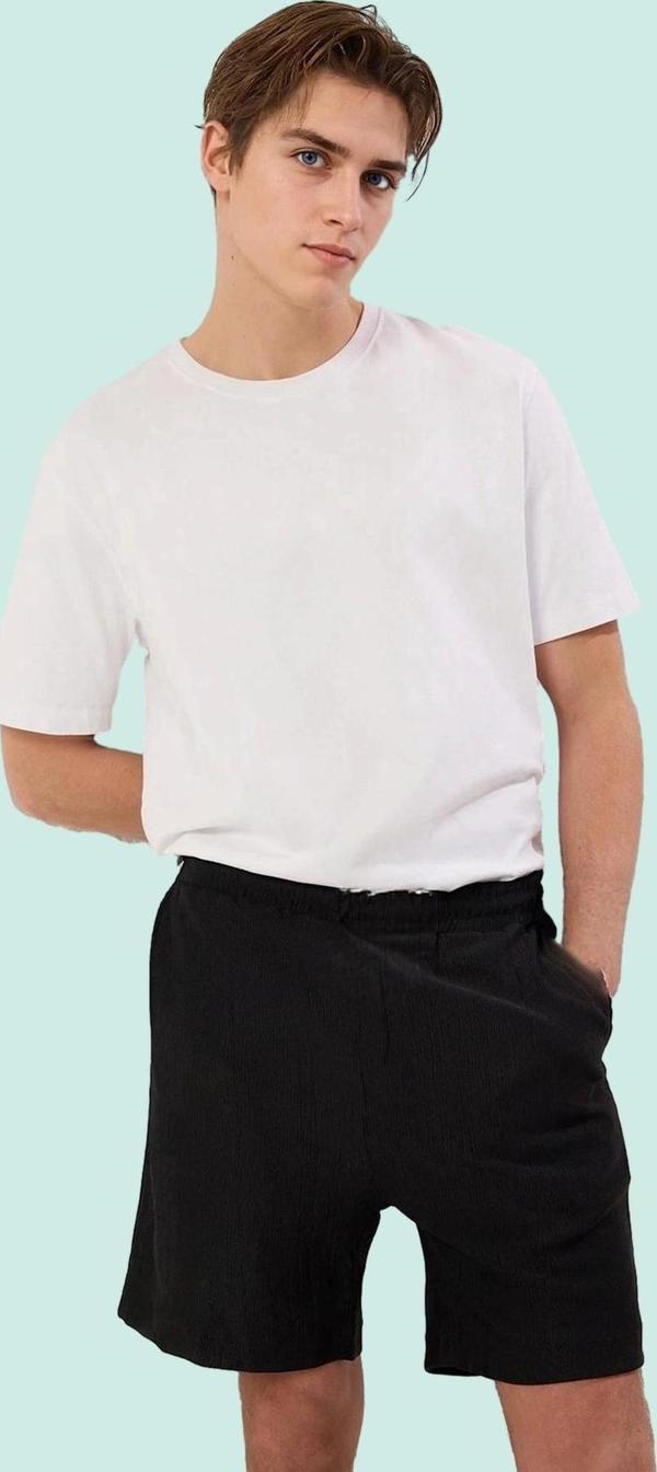 Erkek Yazlık Şort Rahat Geniş Paça Dokulu Örme Kumaş Günlük Kullanım Yaz Aylarının Vazgeçilmezi - Image 1