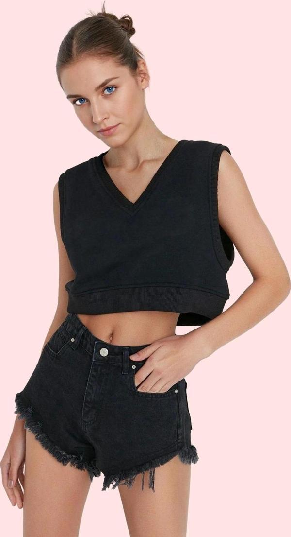 Kadın Denim Mini Şort Pamuk Yırtık Detaylı Rahat Kalıp Günlük Kullanım Yaz Aylarının Vazgeçilmezi - Image 1