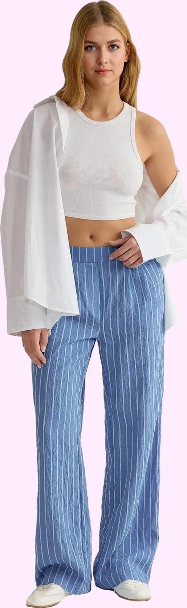 Kadın Çizgili Wide Leg Pantolon Rahatlık ve Şıklık Bir Arada Günlük Kombinler İçin Hafta Sonu - Image 1
