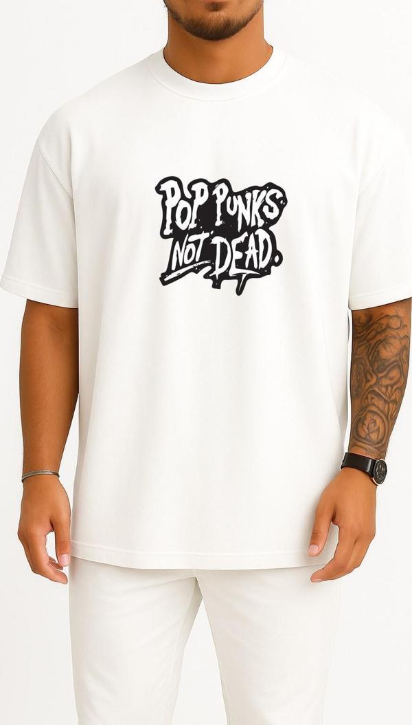 Oversize Pop Punks Not Dead Göğüs Tasarımlı Unisex T-Shirt - Image 1