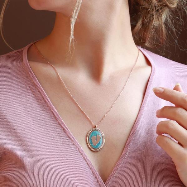 Bebek Ayak İzi Mine İşli Rose Gold Kaplama Gümüş Kolye - Image 1