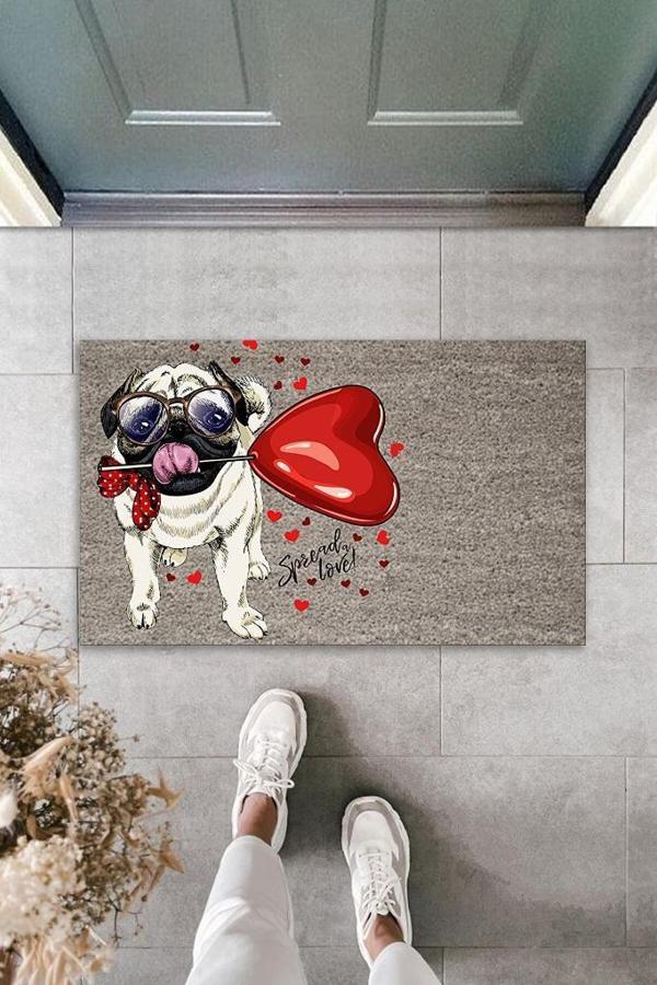Dijital Baskı Gri Ağzında Kalpli Balon Tutan Gözlüklü Köpek Dekoratif Kapı Paspası K-2079 - Image 1