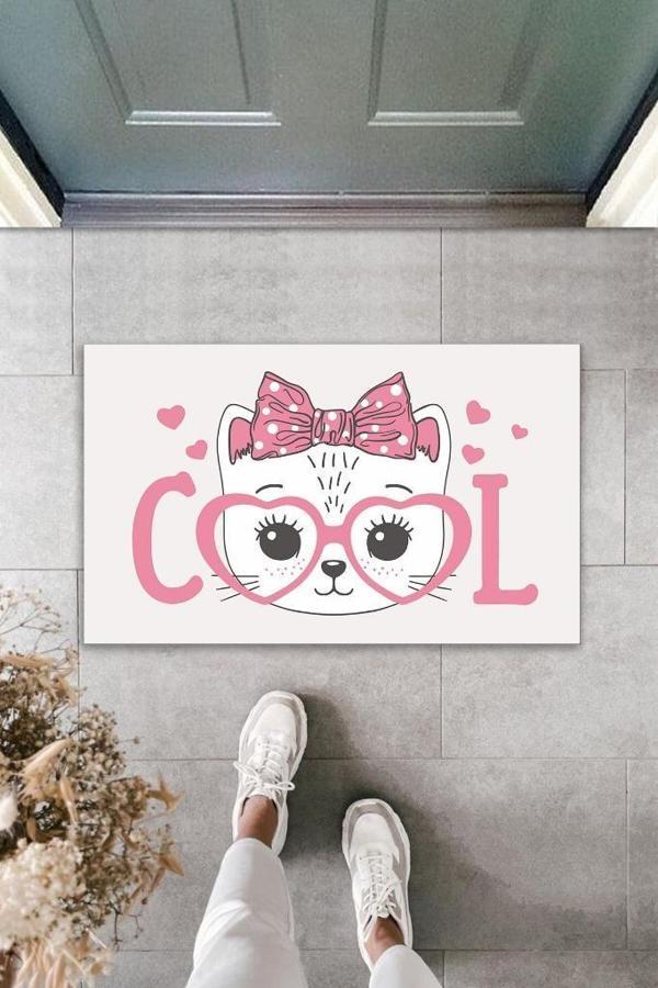 Dijital Baskı Beyaz Cool Pembe Gözlüklü Fiyonklu Kedi Dekoratif Kapı Paspası K-2038 - Image 1