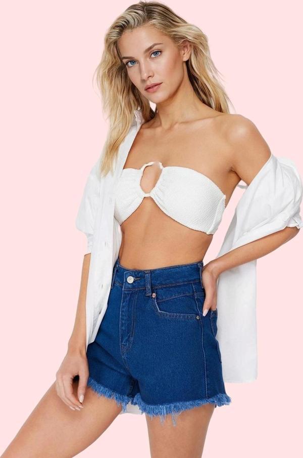 Kadın Denim Şort Eskitme Detayı Yaz Aylarının Vazgeçilmezi Pamuk Plaj Stilin Buluştuğu Yer - Image 1