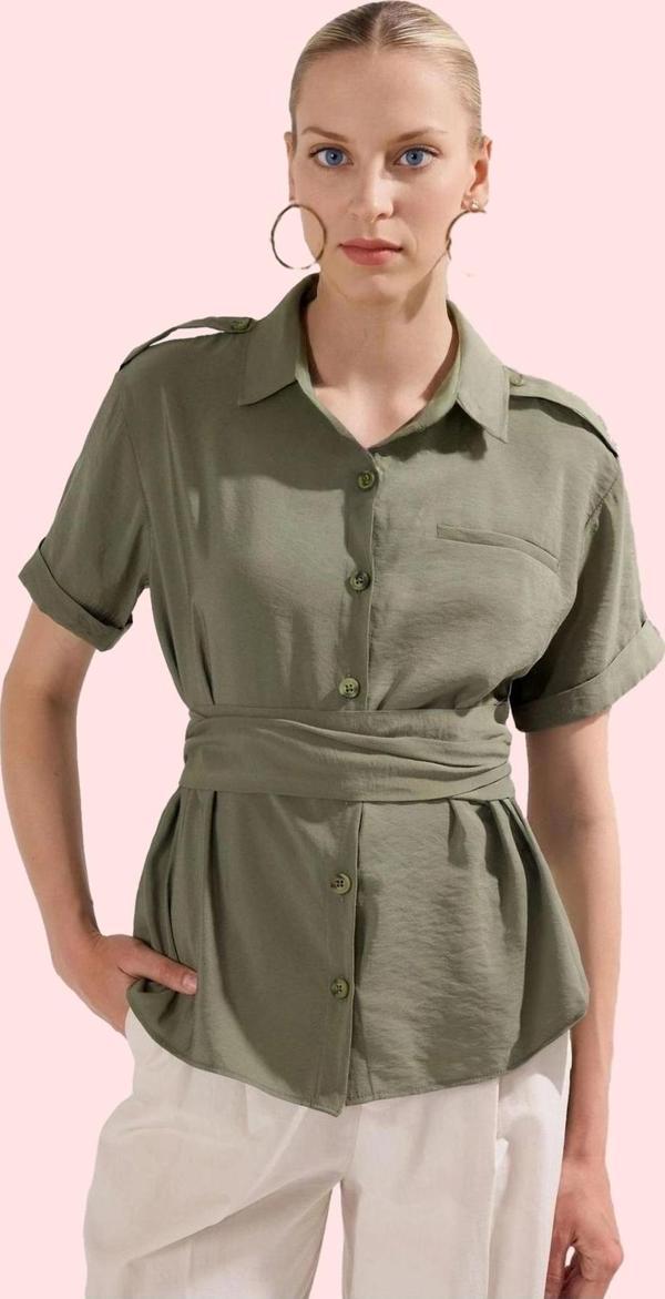 Kadın Kısa Kollu Gömlek Yaka Düz Desenli Regular Kalıp İş Gömleği Yaz Aylarının Vazgeçilmezi - Image 1