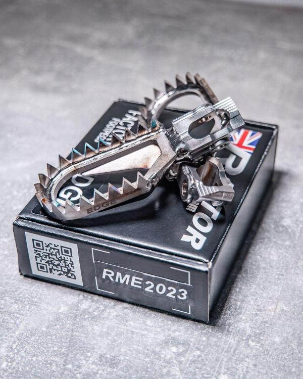 Raptor Titanium Footpegs Ayaklık (Ktm Husqvarna Gasgas 24-25 TBI uyumlu) - Image 1