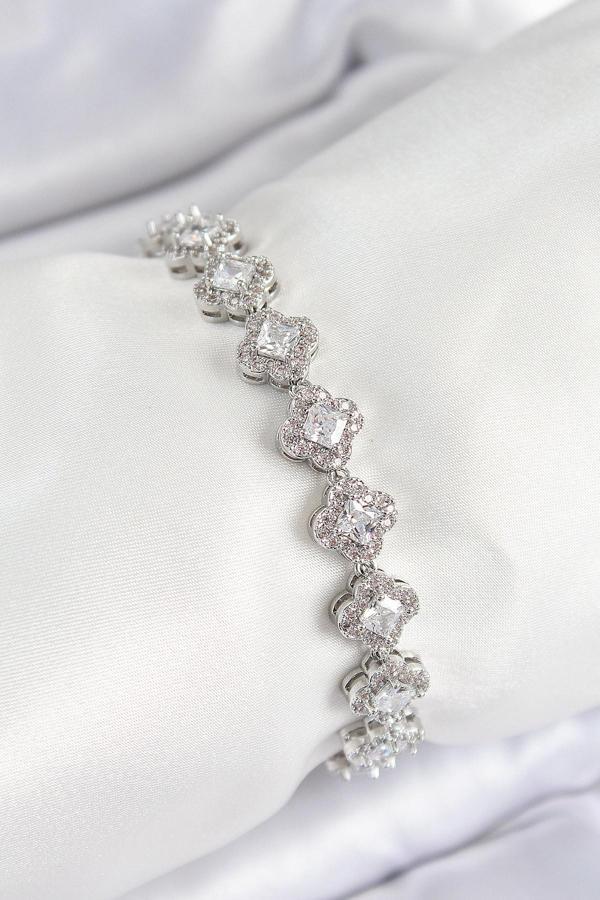 Pirinç Zirkon Taşlı Yonca Baget Model Gümüş Renk VIP Seri Kadın Bileklik - Image 1