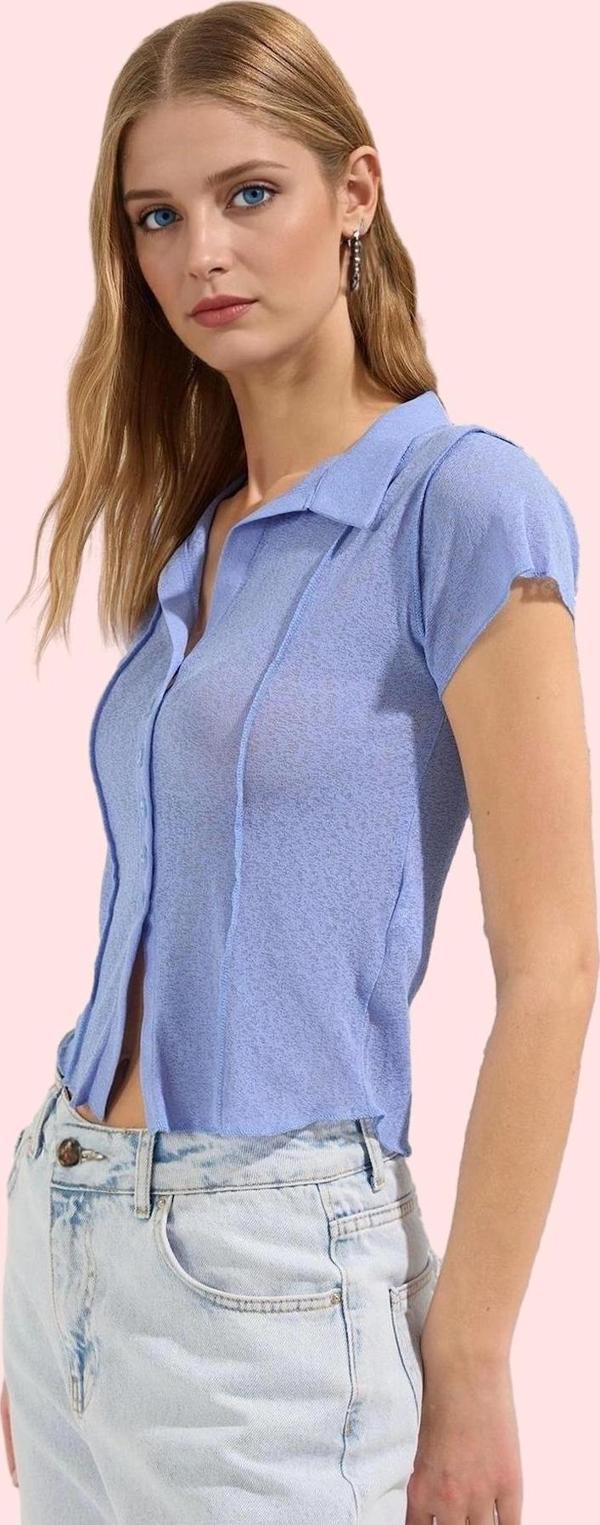 Kadın Köpük Kumaş Basic Fitted Gömlek Yaka Kısa Kollu Rahat Günlük Stil Yaz Aylarının Vazgeçilmezi - Image 1