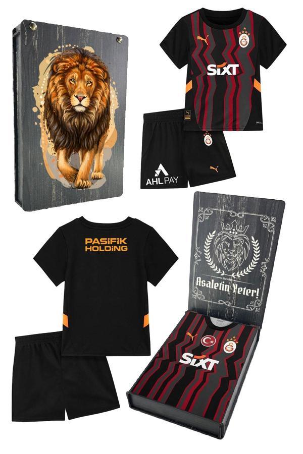Galatasaray Orijinal Lisanslı 24-25 Siyah 5 Yıldızlı Çocuk Forma Set Hediyelik Ahşap Kutu - Image 1