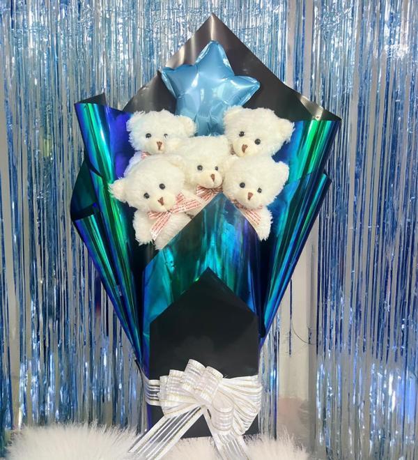 Premium Yıldız Balonlu, Hologramlı Sunumda Beyaz Peluş Ayıcık Buketi - Image 1