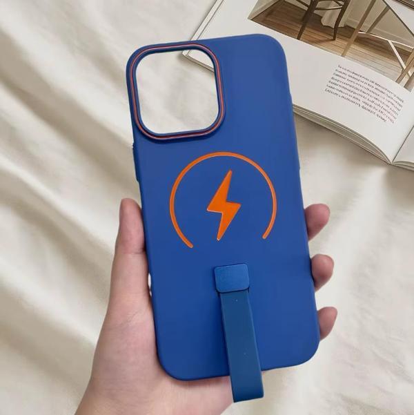 iPhone 16  Pro Uyumlu Magsafe Şarj Özellikli Kamera Korumalı Kordon Standlı Silikon Kapak - Image 1