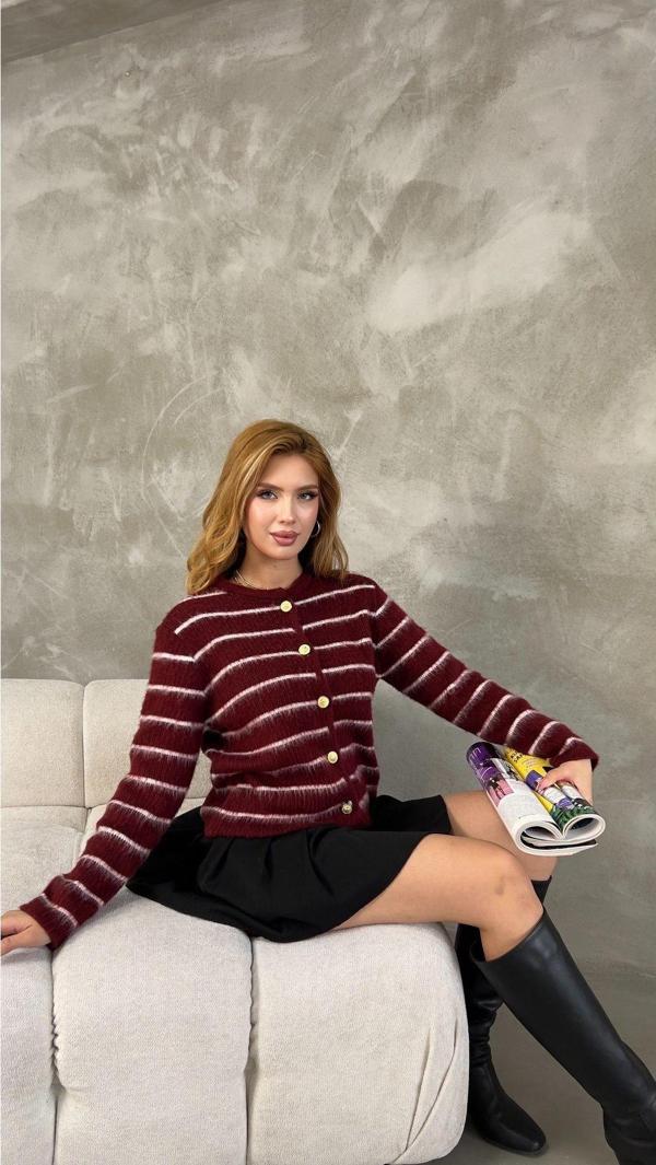 Winter Club Kadın Bisiklet Yaka ''Bordo'' Çizgili Ve Tüylü Gold Düğmeli Triko Hırka - Image 1