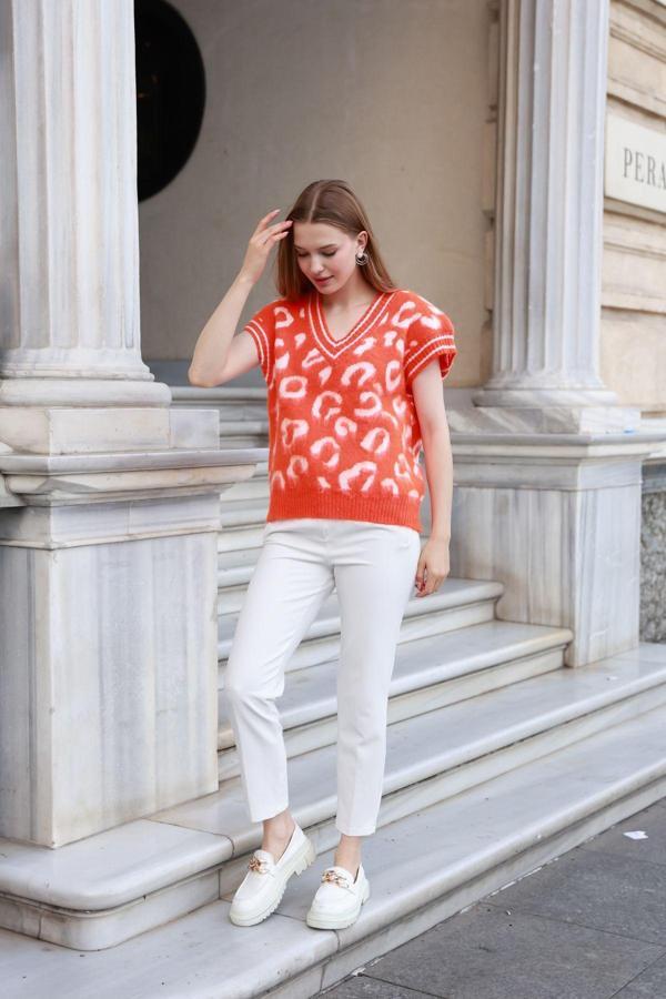 Winter Club Kadın V Yaka Fitilli Kenarlı Kolsuzleopar Desen % 100 Ipek Şardonlu 2 Renk Süveter - Image 1