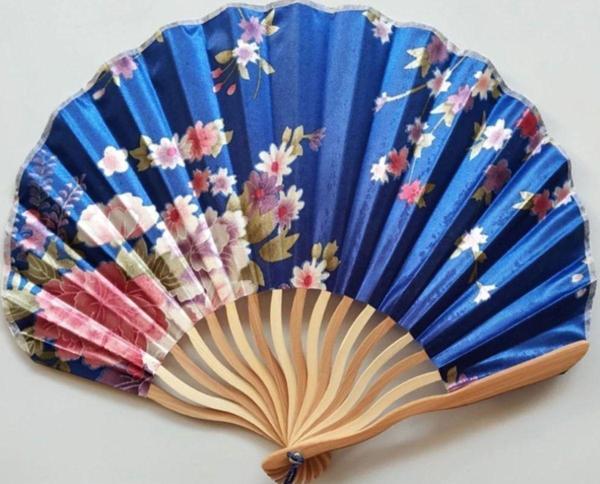 - Lüks, Kaliteli Lacivert Pembe Çiçek Desenli Japon Istiridye Yelpaze - Image 1