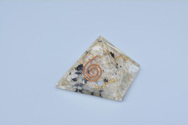 Hakiki Doğal Ay Taşı Orgonit Piramit 32 Gram - Image 1