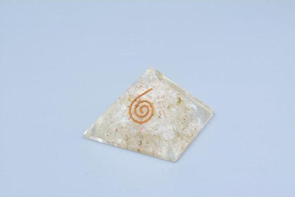 Hakiki Doğal Kristal Kuvars Taşı Orgonit Piramit 33 Gram - Image 1