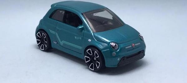Hot Wheels Tekli Arabalar FİAT 500e HKH59 - Image 1