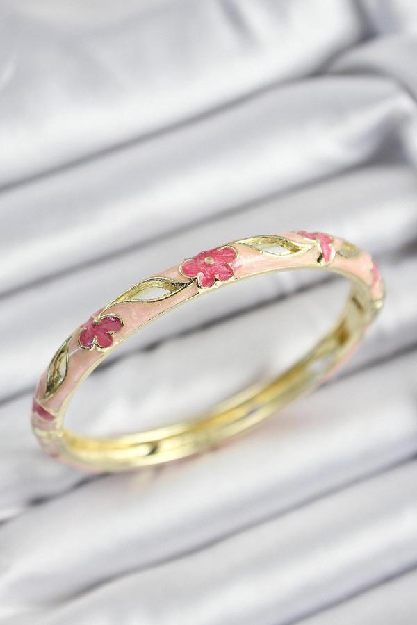 Mineli Pirinç Pembe Çiçek Motifli Gold Renk Kadın Kelepçe - Image 1