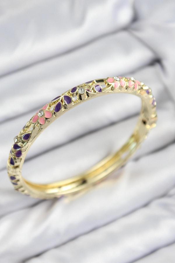 Mineli Pirinç Zirkon Taşlı Pembe Mor Çiçek Motifli Gold Kadın Kelepçe - Image 1