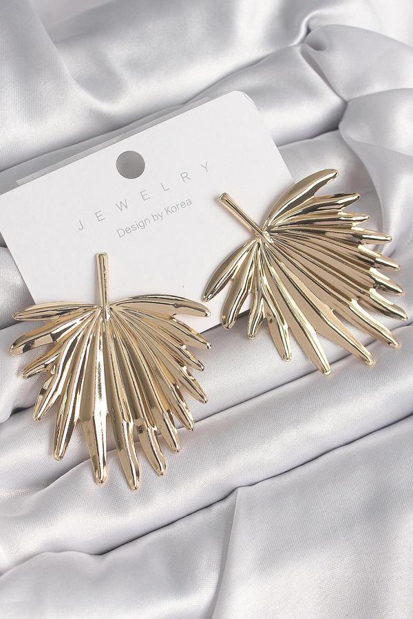 Pirinç Gold Renk Yaprak Model Kadın Küpe - Image 1