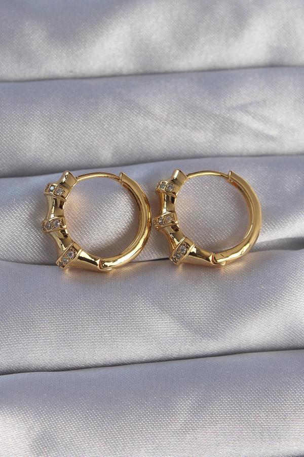 Pirinç Gold Renk Kabartmalı Zirkon Taşlı Oval Model Küpe - Image 1