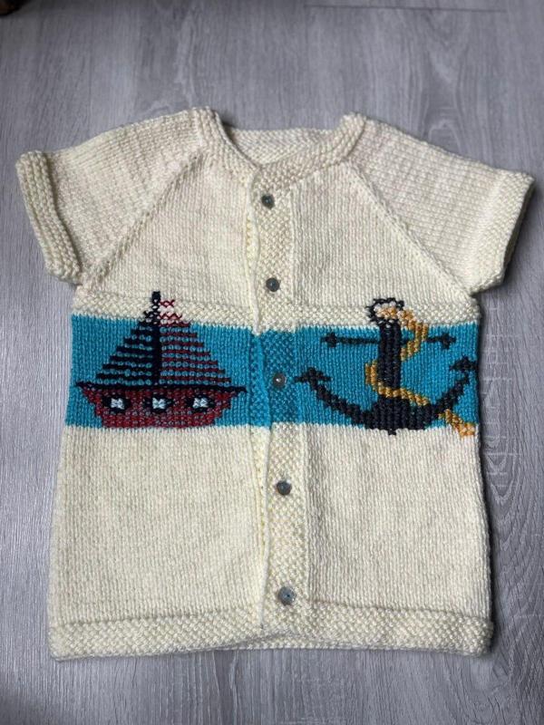 Şengül Kozmetik Erkek Bebek&Çocuk Yeleği Gemi İşlemeli El Örmesi - Image 1