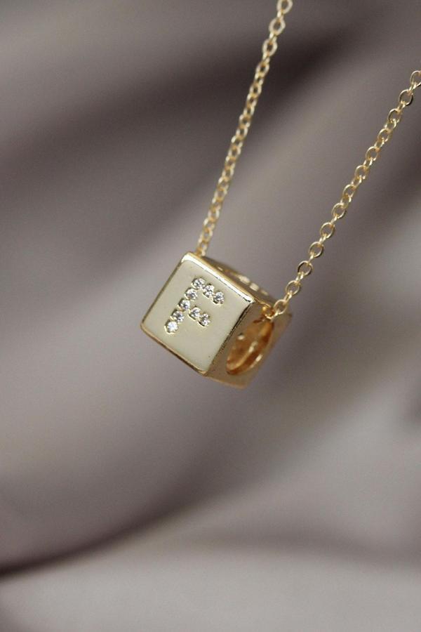 Küp Model Gold Renk Zirkon Taşlı F Harfli Kolye - Image 1