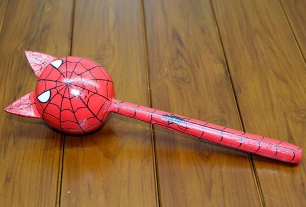 Ahşap Kedili Spiderman Marakas Tekli - Image 1