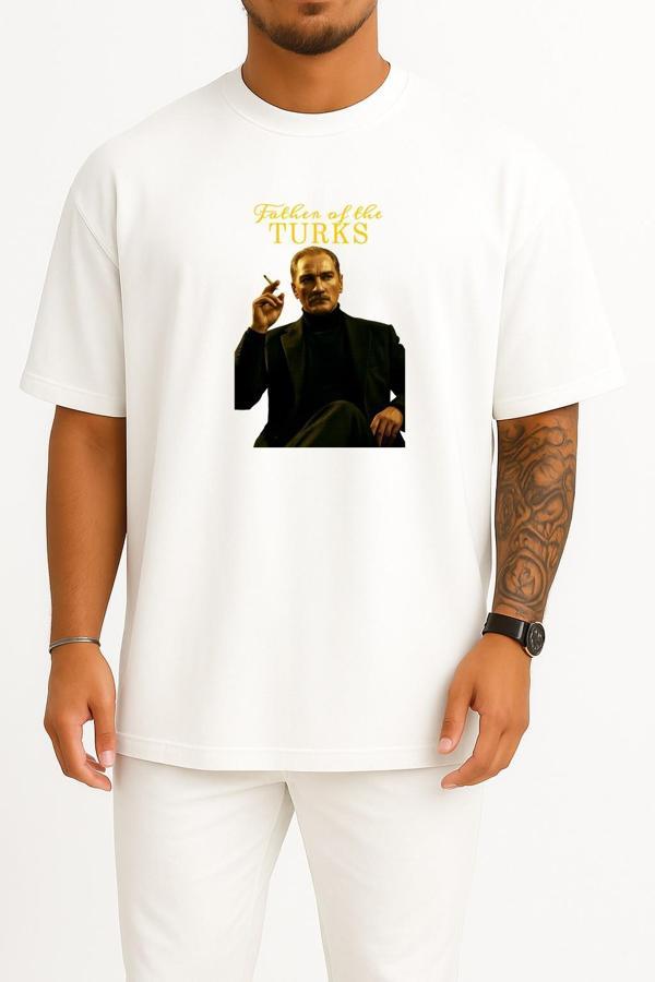 Oversize Father Of The Turks Atatürk Göğüs Tasarımlı Unisex T-Shirt - Image 1