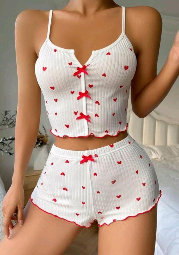 Beyaz Fiyonk Desenli Kalpli Askılı Şortlu Pijama Takım - Image 1