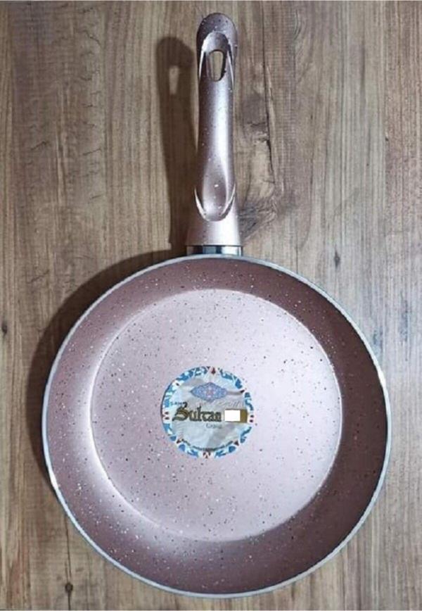 Alkar Sultan Tek Saplı Ezme Granit Tava 26 Cm -Gülkurusu - Image 1