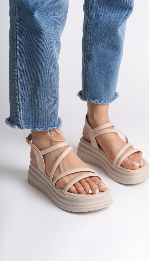 NATALIE İnce Tokalı Şerit Detaylı Ortopedik Taban Kadın Sandalet  CKT - Krem - Image 1