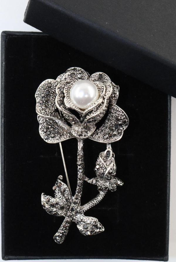 Gümüş Renk Incili Gül Broş. Yaka Iğnesi Broş. Taşlı Tasarım Gül Broş. Kadın Broş. Broş. Gül Broş. - Image 1