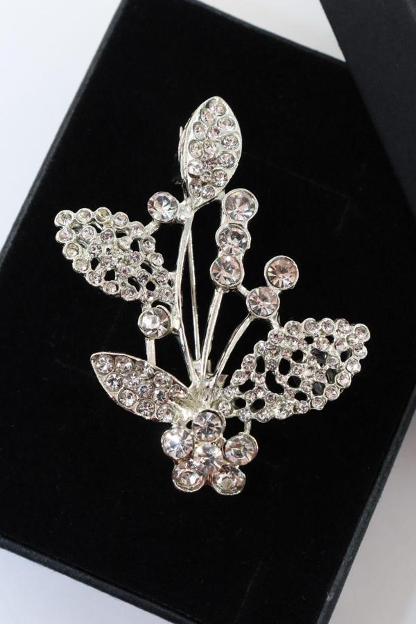 Gümüş renk kristal taşlı defne yaprağı broş. Tasarım broş. Kadın broş. Broş. Defne yaprağı broş. - Image 1