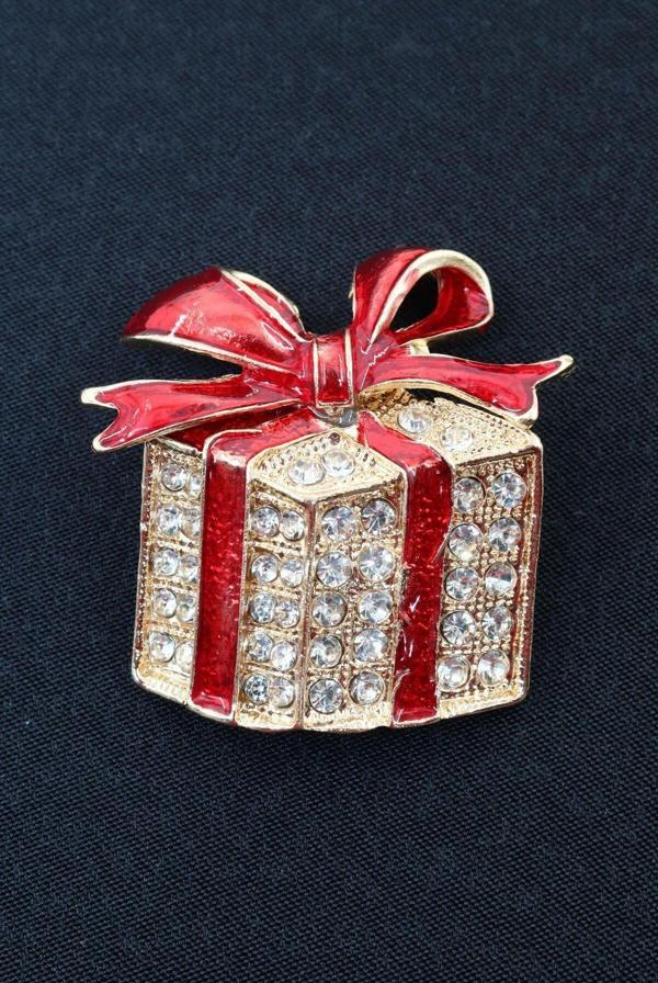 Gold hediye kutusu broş. Taşlı tasarım noel hediye kutusu broş. Yaka iğnesi broş. Kadın broş. Broş. - Image 1