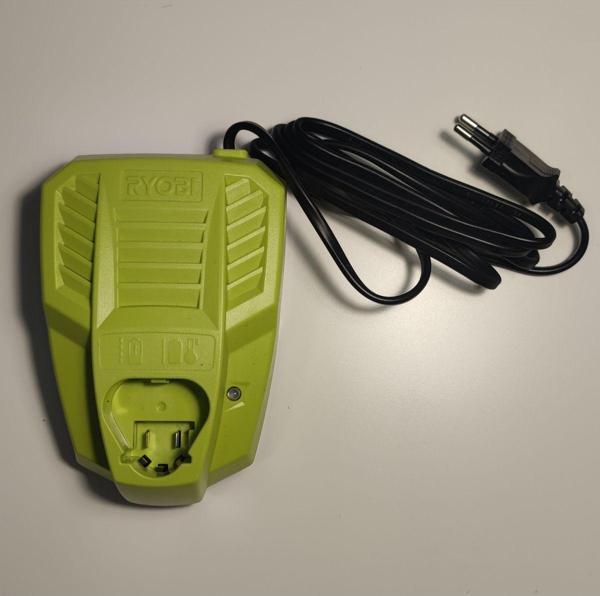 Ryobi 12 Volt Şarj Cihazı - Image 1