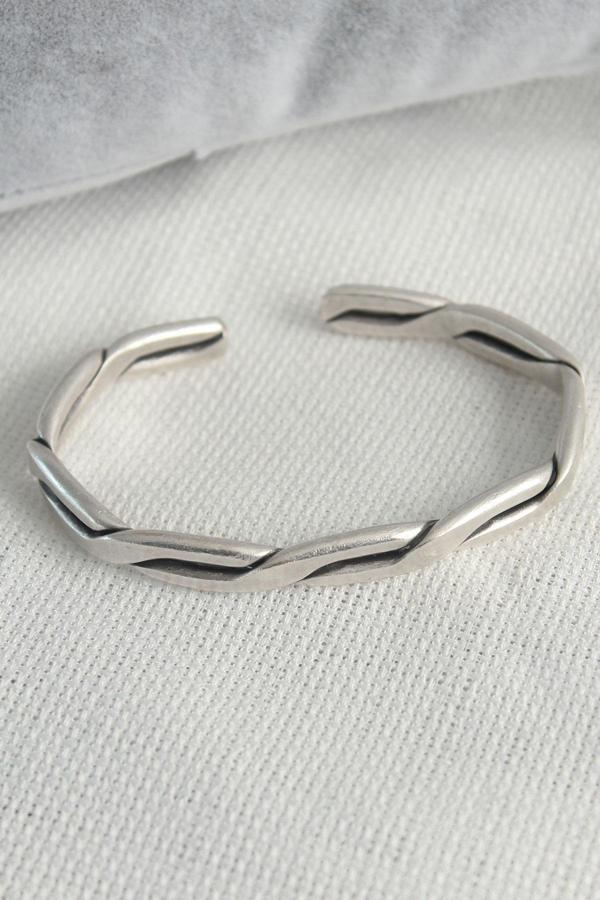 Bakımlı Erkek için Silver Metal Otantik Motif İşli Plaka Bileklik - Image 1